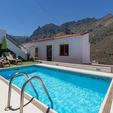 Rural In With Pool *